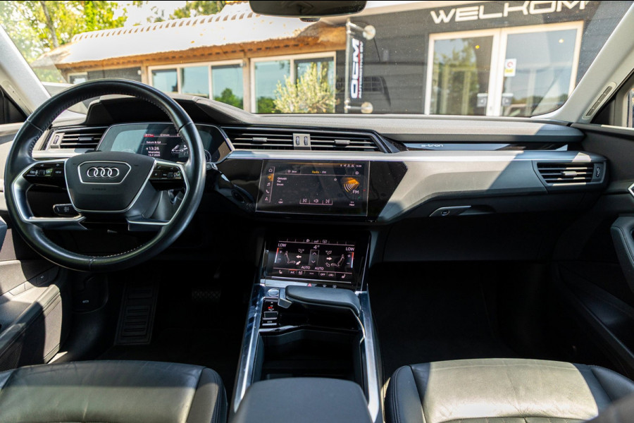 Audi e-tron E-tron 50 quattro S Line 71 kWh Soh 95% I S Line I Panoramadak I 22" I Adaptive Cruise I Luchtvering I CarPlay