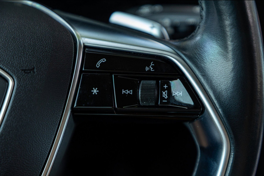 Audi e-tron E-tron 50 quattro S Line 71 kWh Soh 95% I S Line I Panoramadak I 22" I Adaptive Cruise I Luchtvering I CarPlay