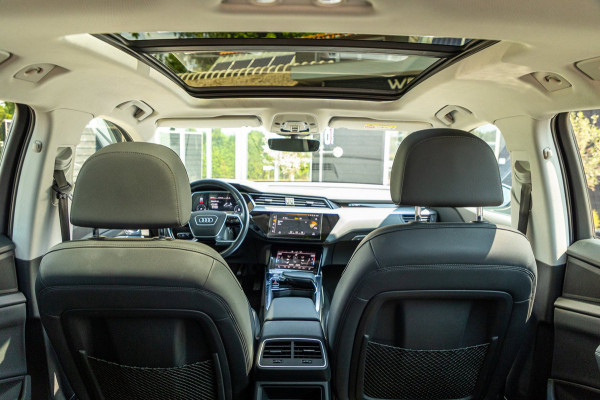 Audi e-tron E-tron 50 quattro S Line 71 kWh Soh 95% I S Line I Panoramadak I 22" I Adaptive Cruise I Luchtvering I CarPlay
