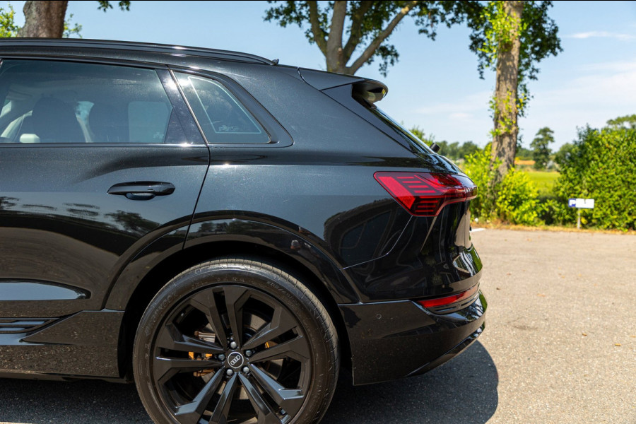 Audi e-tron E-tron 50 quattro S Line 71 kWh Soh 95% I S Line I Panoramadak I 22" I Adaptive Cruise I Luchtvering I CarPlay