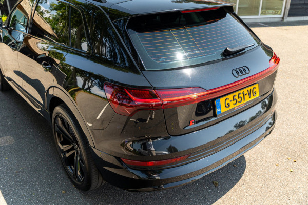 Audi e-tron E-tron 50 quattro S Line 71 kWh Soh 95% I S Line I Panoramadak I 22" I Adaptive Cruise I Luchtvering I CarPlay