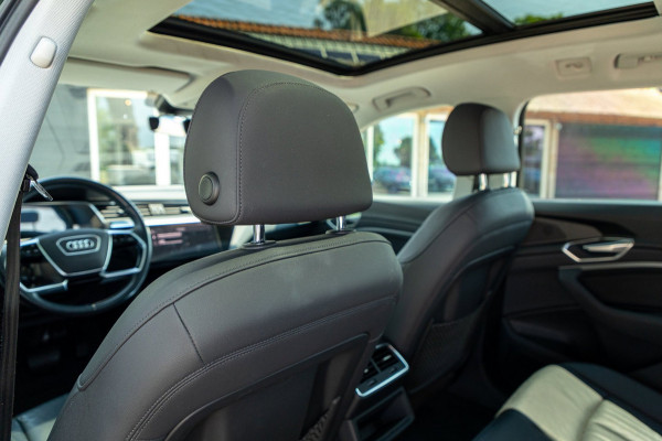 Audi e-tron E-tron 50 quattro S Line 71 kWh Soh 95% I S Line I Panoramadak I 22" I Adaptive Cruise I Luchtvering I CarPlay