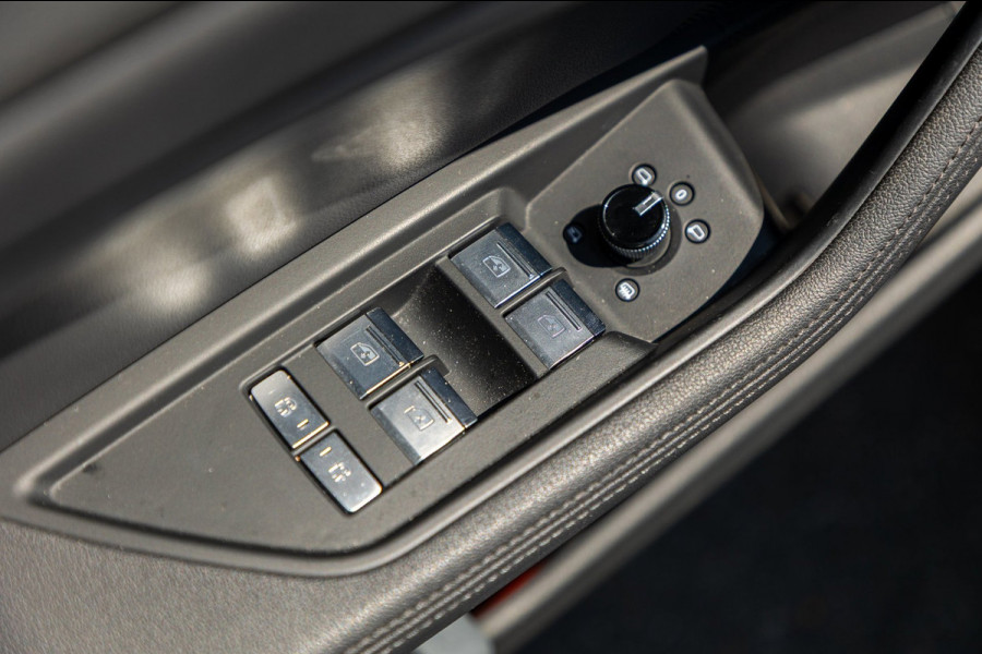 Audi e-tron E-tron 50 quattro S Line 71 kWh Soh 95% I S Line I Panoramadak I 22" I Adaptive Cruise I Luchtvering I CarPlay