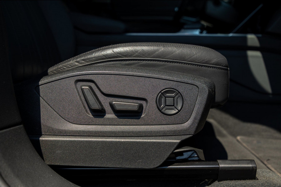 Audi e-tron E-tron 50 quattro S Line 71 kWh Soh 95% I S Line I Panoramadak I 22" I Adaptive Cruise I Luchtvering I CarPlay