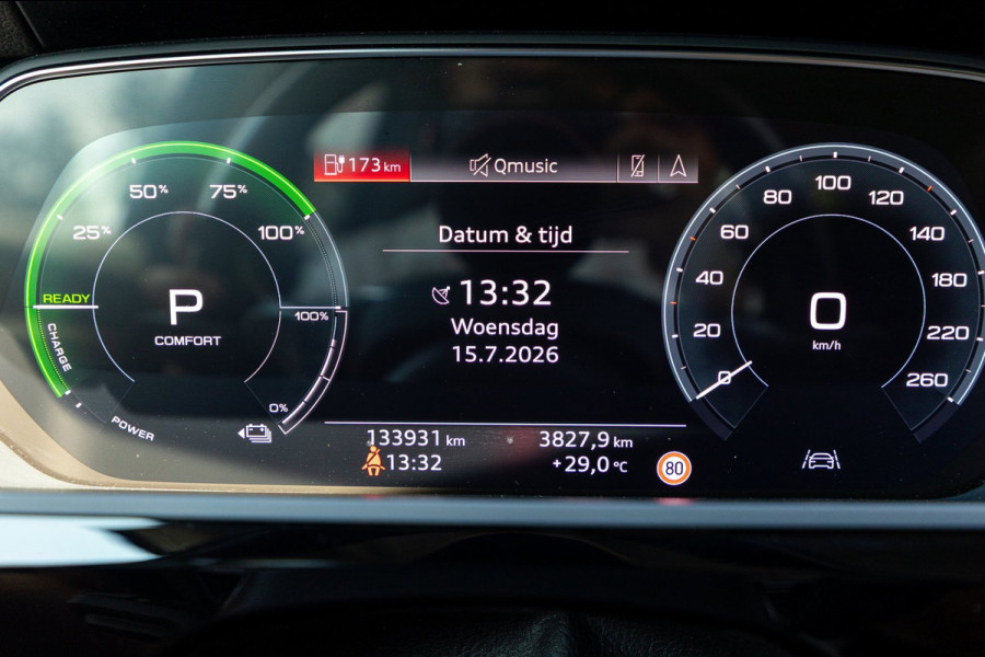 Audi e-tron E-tron 50 quattro S Line 71 kWh Soh 95% I S Line I Panoramadak I 22" I Adaptive Cruise I Luchtvering I CarPlay