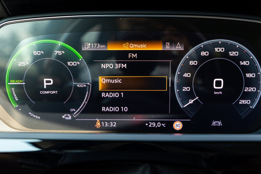 Audi e-tron E-tron 50 quattro S Line 71 kWh Soh 95% I S Line I Panoramadak I 22" I Adaptive Cruise I Luchtvering I CarPlay