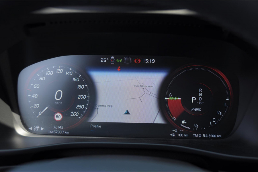 Volvo XC40 T4 211PK Automaat Recharge R-Design / Adaptieve cruise control / BLIS / stoel - en stuurwielverwarming / Elektrische achterklep / Parkeersensoren met camera / Apple carplay / All season banden