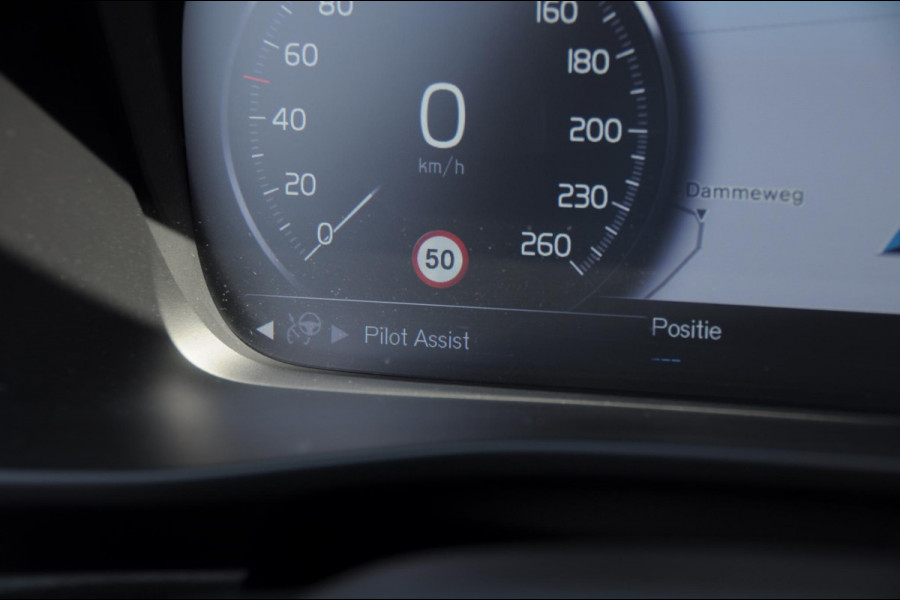 Volvo XC40 T4 211PK Automaat Recharge R-Design / Adaptieve cruise control / BLIS / stoel - en stuurwielverwarming / Elektrische achterklep / Parkeersensoren met camera / Apple carplay / All season banden