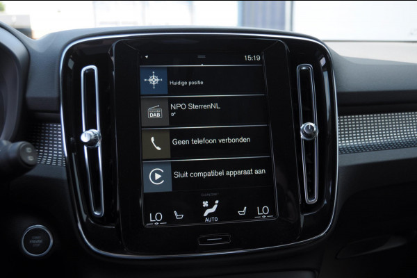 Volvo XC40 T4 211PK Automaat Recharge R-Design / Adaptieve cruise control / BLIS / stoel - en stuurwielverwarming / Elektrische achterklep / Parkeersensoren met camera / Apple carplay / All season banden