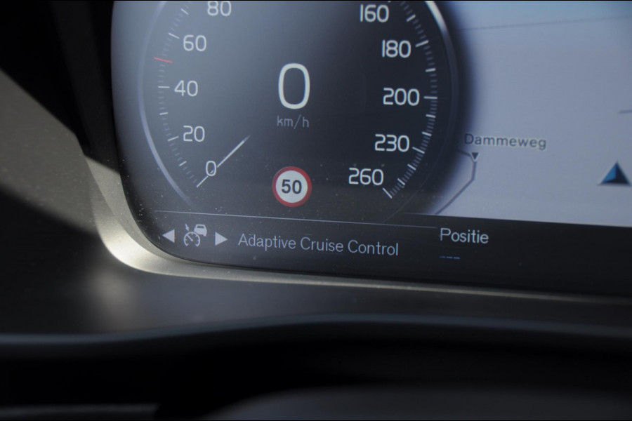 Volvo XC40 T4 211PK Automaat Recharge R-Design / Adaptieve cruise control / BLIS / stoel - en stuurwielverwarming / Elektrische achterklep / Parkeersensoren met camera / Apple carplay / All season banden