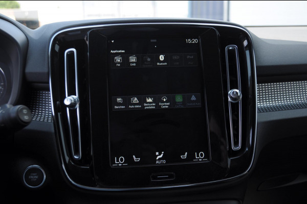 Volvo XC40 T4 211PK Automaat Recharge R-Design / Adaptieve cruise control / BLIS / stoel - en stuurwielverwarming / Elektrische achterklep / Parkeersensoren met camera / Apple carplay / All season banden