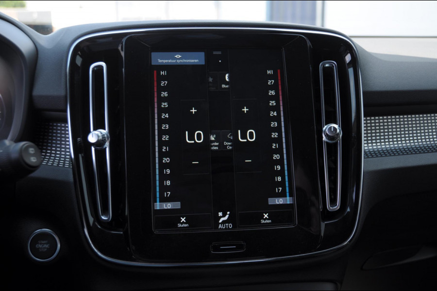 Volvo XC40 T4 211PK Automaat Recharge R-Design / Adaptieve cruise control / BLIS / stoel - en stuurwielverwarming / Elektrische achterklep / Parkeersensoren met camera / Apple carplay / All season banden