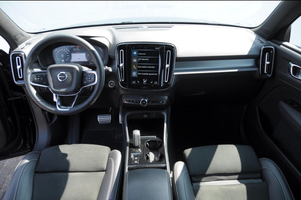 Volvo XC40 T4 211PK Automaat Recharge R-Design / Adaptieve cruise control / BLIS / stoel - en stuurwielverwarming / Elektrische achterklep / Parkeersensoren met camera / Apple carplay / All season banden