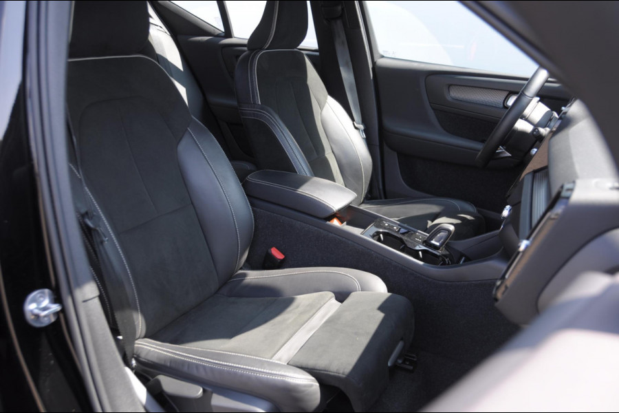 Volvo XC40 T4 211PK Automaat Recharge R-Design / Adaptieve cruise control / BLIS / stoel - en stuurwielverwarming / Elektrische achterklep / Parkeersensoren met camera / Apple carplay / All season banden