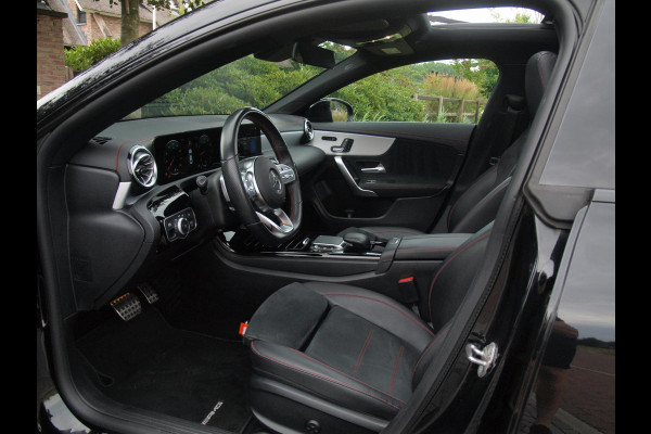 Mercedes-Benz CLA-Klasse 200 Business Solution AMG | Panoramadak | Burmester | Camera | Apple Carplay | Sfeerverlichting |