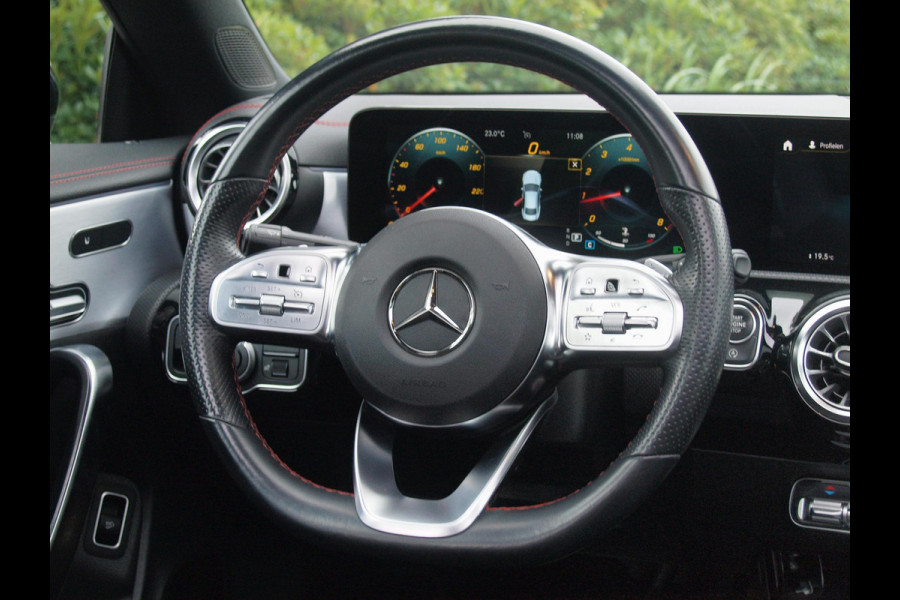 Mercedes-Benz CLA-Klasse 200 Business Solution AMG | Panoramadak | Burmester | Camera | Apple Carplay | Sfeerverlichting |