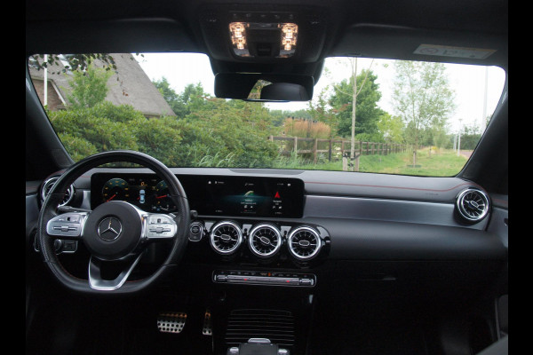 Mercedes-Benz CLA-Klasse 200 Business Solution AMG | Panoramadak | Burmester | Camera | Apple Carplay | Sfeerverlichting |