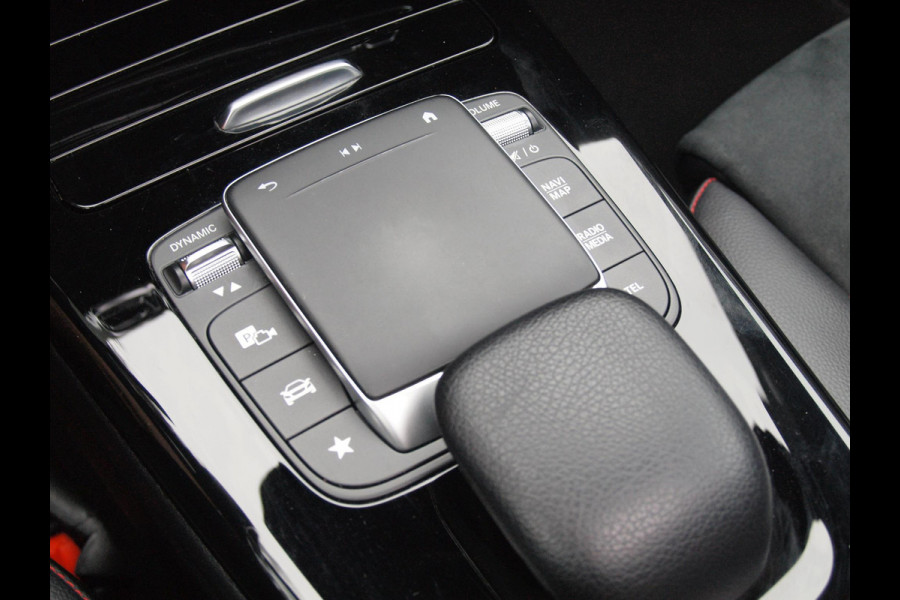 Mercedes-Benz CLA-Klasse 200 Business Solution AMG | Panoramadak | Burmester | Camera | Apple Carplay | Sfeerverlichting |