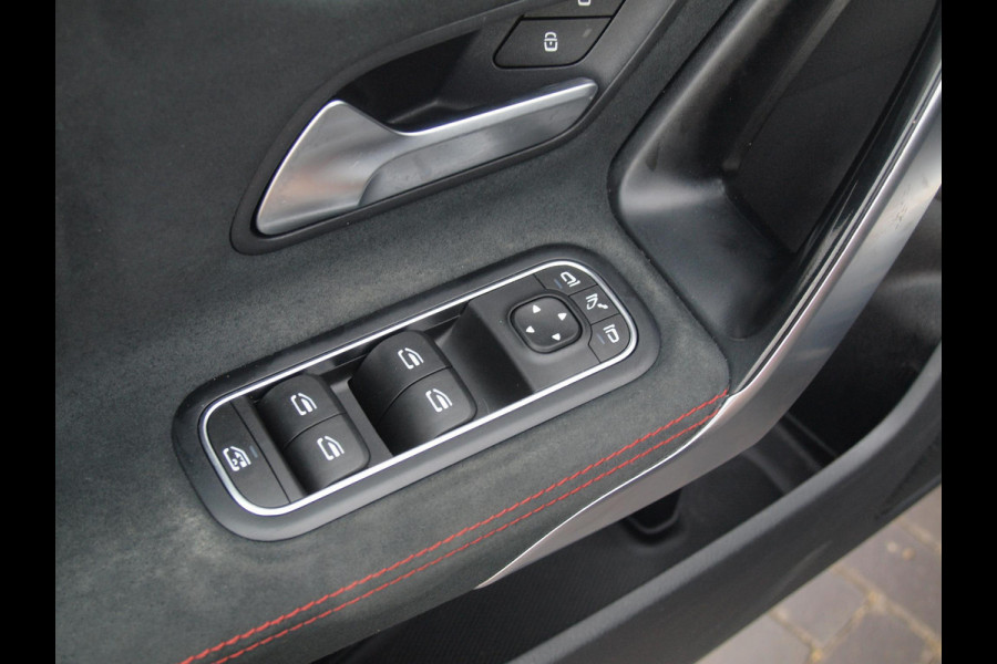 Mercedes-Benz CLA-Klasse 200 Business Solution AMG | Panoramadak | Burmester | Camera | Apple Carplay | Sfeerverlichting |