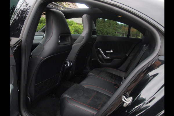 Mercedes-Benz CLA-Klasse 200 Business Solution AMG | Panoramadak | Burmester | Camera | Apple Carplay | Sfeerverlichting |