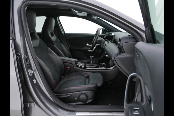 Mercedes-Benz A-Klasse 180 AMG-Line Business Solution *PANO | LEATHER-MICROFIBRE | WIDESCREEN-COCKPIT | FULL-LED | CAMERA | ECC | PDC | CRUISE | HEATED-SPORTSEATS | PRIVACY-GLASS | 18"ALU*