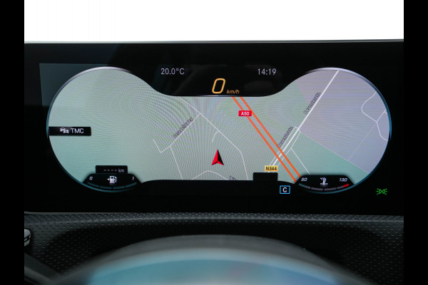 Mercedes-Benz A-Klasse 180 AMG-Line Business Solution *PANO | LEATHER-MICROFIBRE | WIDESCREEN-COCKPIT | FULL-LED | CAMERA | ECC | PDC | CRUISE | HEATED-SPORTSEATS | PRIVACY-GLASS | 18"ALU*