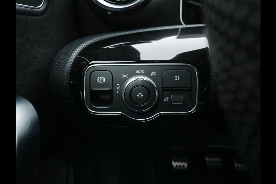 Mercedes-Benz A-Klasse 180 AMG-Line Business Solution *PANO | LEATHER-MICROFIBRE | WIDESCREEN-COCKPIT | FULL-LED | CAMERA | ECC | PDC | CRUISE | HEATED-SPORTSEATS | PRIVACY-GLASS | 18"ALU*