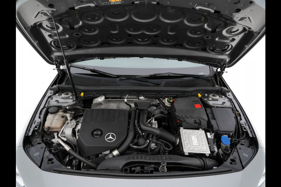 Mercedes-Benz A-Klasse 180 AMG-Line Business Solution *PANO | LEATHER-MICROFIBRE | WIDESCREEN-COCKPIT | FULL-LED | CAMERA | ECC | PDC | CRUISE | HEATED-SPORTSEATS | PRIVACY-GLASS | 18"ALU*