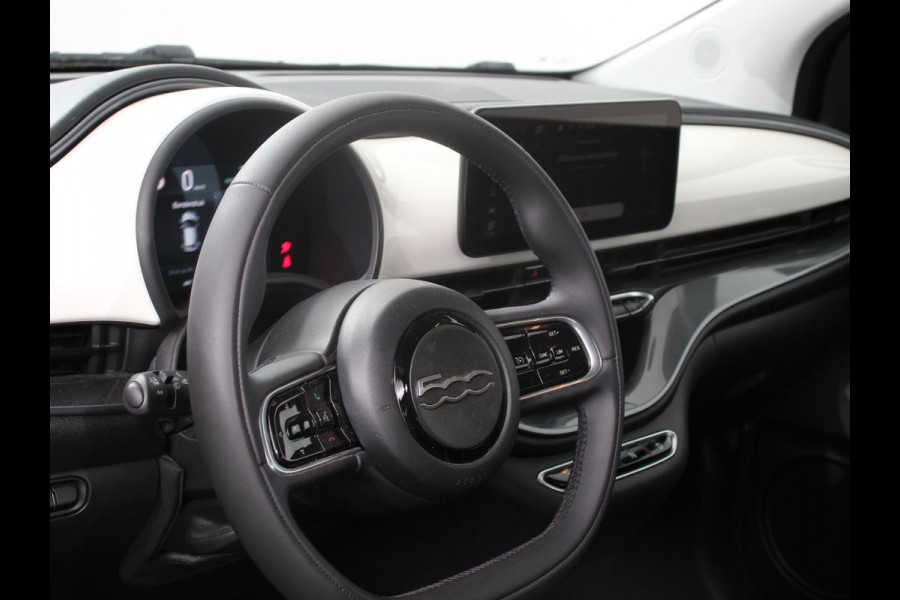 Fiat 500 Urban 42 kWh Airco Climate control 360 Camera Stoelverwarming Keyless Wireless CarPlay Dodehoek Assistant 85 kW Charger Actieradius 320km WLTP