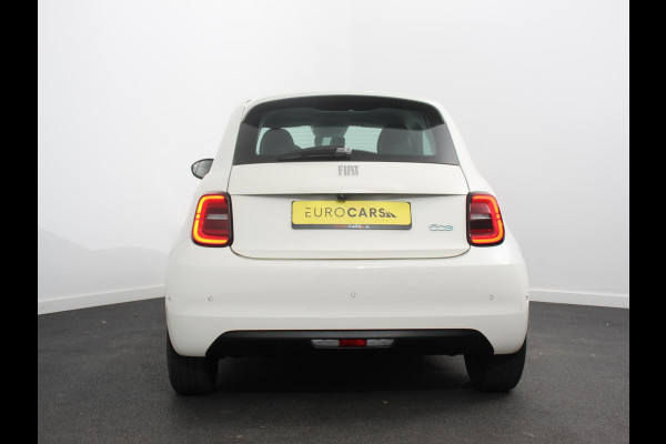 Fiat 500 Urban 42 kWh Airco Climate control 360 Camera Stoelverwarming Keyless Wireless CarPlay Dodehoek Assistant 85 kW Charger Actieradius 320km WLTP
