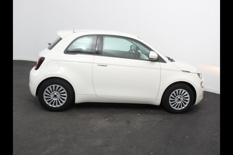 Fiat 500 Urban 42 kWh Airco Climate control 360 Camera Stoelverwarming Keyless Wireless CarPlay Dodehoek Assistant 85 kW Charger Actieradius 320km WLTP