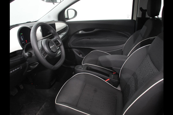Fiat 500 Urban 42 kWh Airco Climate control 360 Camera Stoelverwarming Keyless Wireless CarPlay Dodehoek Assistant 85 kW Charger Actieradius 320km WLTP