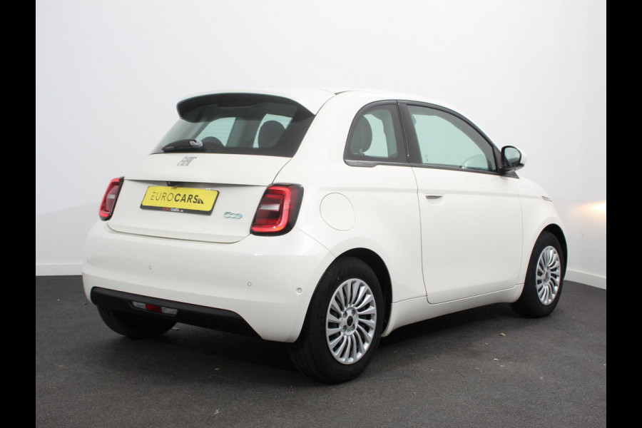 Fiat 500 Urban 42 kWh Airco Climate control 360 Camera Stoelverwarming Keyless Wireless CarPlay Dodehoek Assistant 85 kW Charger Actieradius 320km WLTP