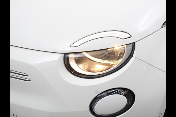 Fiat 500 Urban 42 kWh Airco Climate control 360 Camera Stoelverwarming Keyless Wireless CarPlay Dodehoek Assistant 85 kW Charger Actieradius 320km WLTP