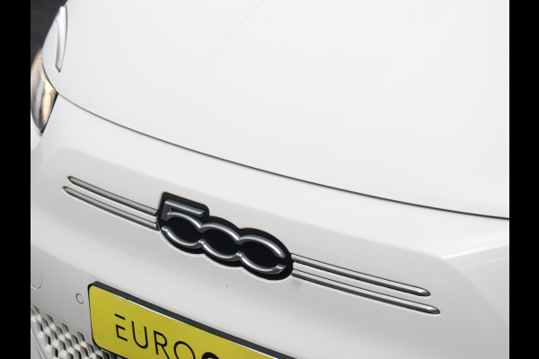 Fiat 500 Urban 42 kWh Airco Climate control 360 Camera Stoelverwarming Keyless Wireless CarPlay Dodehoek Assistant 85 kW Charger Actieradius 320km WLTP