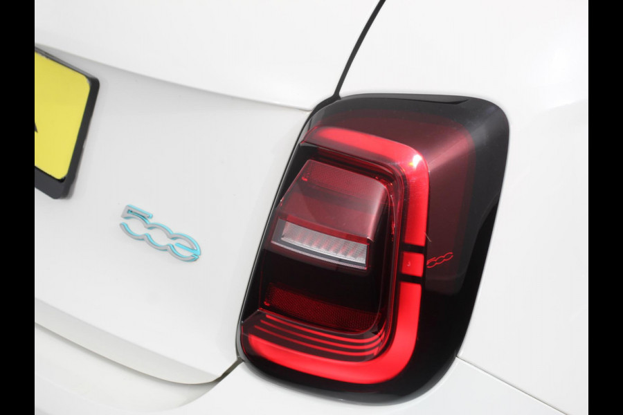 Fiat 500 Urban 42 kWh Airco Climate control 360 Camera Stoelverwarming Keyless Wireless CarPlay Dodehoek Assistant 85 kW Charger Actieradius 320km WLTP