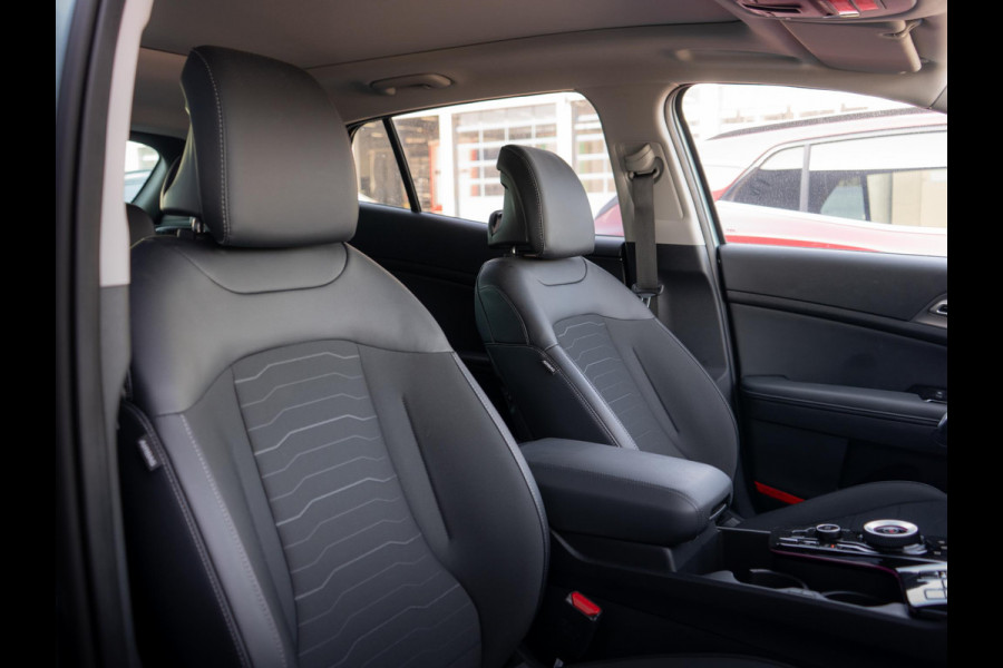 Kia Sportage 1.6 T-GDi Hybrid DynamicPlusLine | Navigatie | Schuifkanteldak | Clima | Stoel en stuurverwarming |