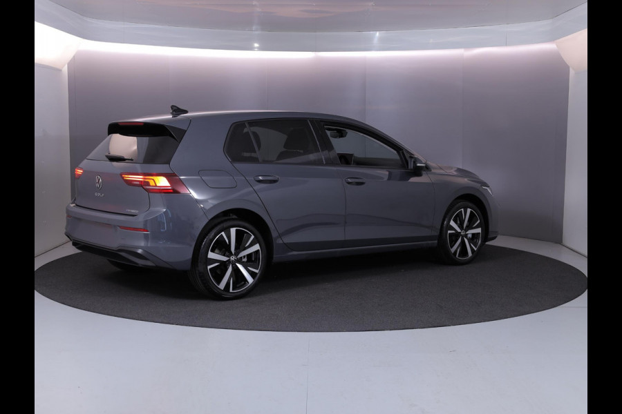 Volkswagen Golf Life Edition 1.5 eHybrid 150 kW / 204 PK Hatchback / Trekhaak / Carplay / 19 Inch