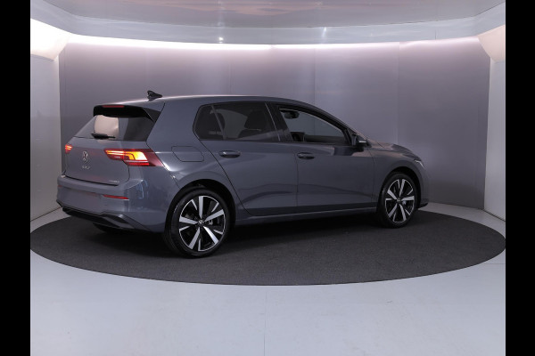 Volkswagen Golf Life Edition 1.5 eHybrid 150 kW / 204 PK Hatchback / Trekhaak / Carplay / 19 Inch