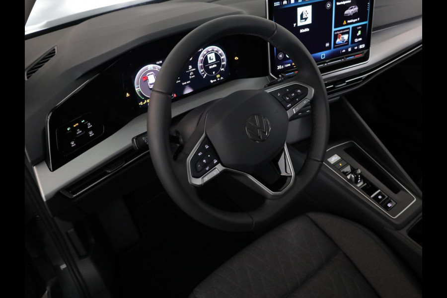 Volkswagen Golf Life Edition 1.5 eHybrid 150 kW / 204 PK Hatchback / Trekhaak / Carplay / 19 Inch