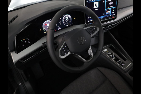 Volkswagen Golf Life Edition 1.5 eHybrid 150 kW / 204 PK Hatchback / Trekhaak / Carplay / 19 Inch