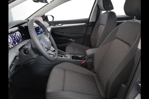 Volkswagen Golf Life Edition 1.5 eHybrid 150 kW / 204 PK Hatchback / Trekhaak / Carplay / 19 Inch