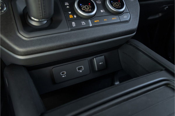 Land Rover Defender 110 3.0 D250 X-Dynamic SE Laag schot grijs kenteken