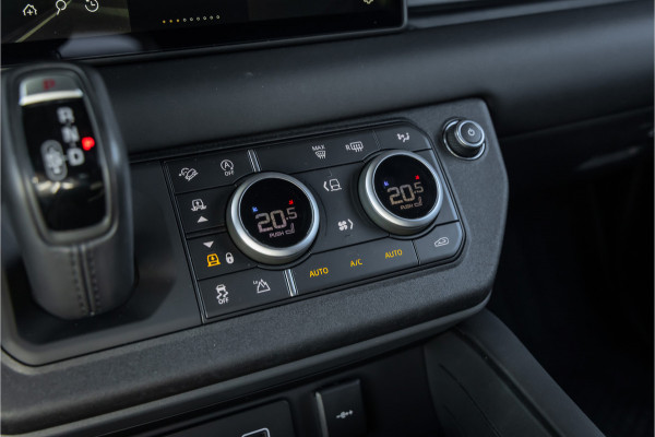 Land Rover Defender 110 3.0 D250 X-Dynamic SE Laag schot grijs kenteken