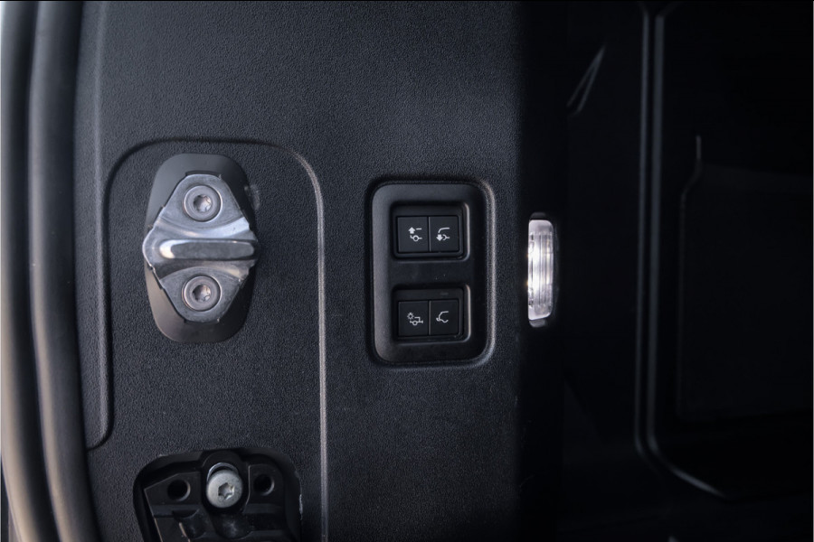 Land Rover Defender 110 3.0 D250 X-Dynamic SE Laag schot grijs kenteken