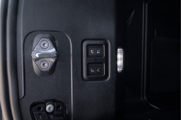 Land Rover Defender 110 3.0 D250 X-Dynamic SE Laag schot grijs kenteken