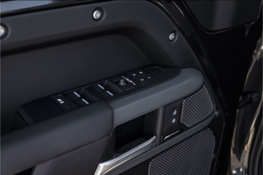 Land Rover Defender 110 3.0 D250 X-Dynamic SE Laag schot grijs kenteken
