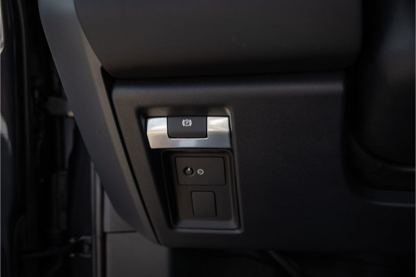 Land Rover Defender 110 3.0 D250 X-Dynamic SE Laag schot grijs kenteken