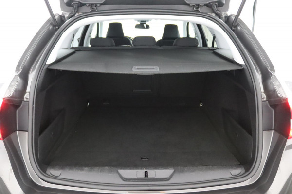 Peugeot 308 SW 1.2 Premium*NAVI*ACC*HAAK*CAM*ECC*KEYLESS*CARPLAY*