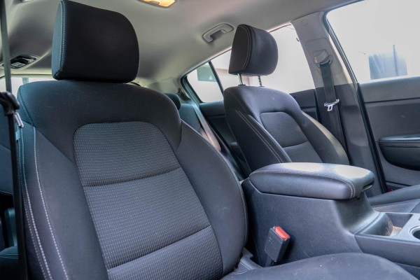 Kia Sportage 1.6 T-GDI Black Edition | Navigatie | Carplay | Camera | Clima
